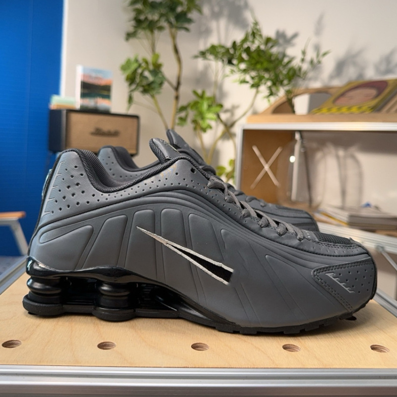 国境を越えた貿易 SHOX R4 エアコラムランニングシューズ男性と女性のためのレトロなカラフルなスポーツシューズ SHOX TL 屋外強化|undefined