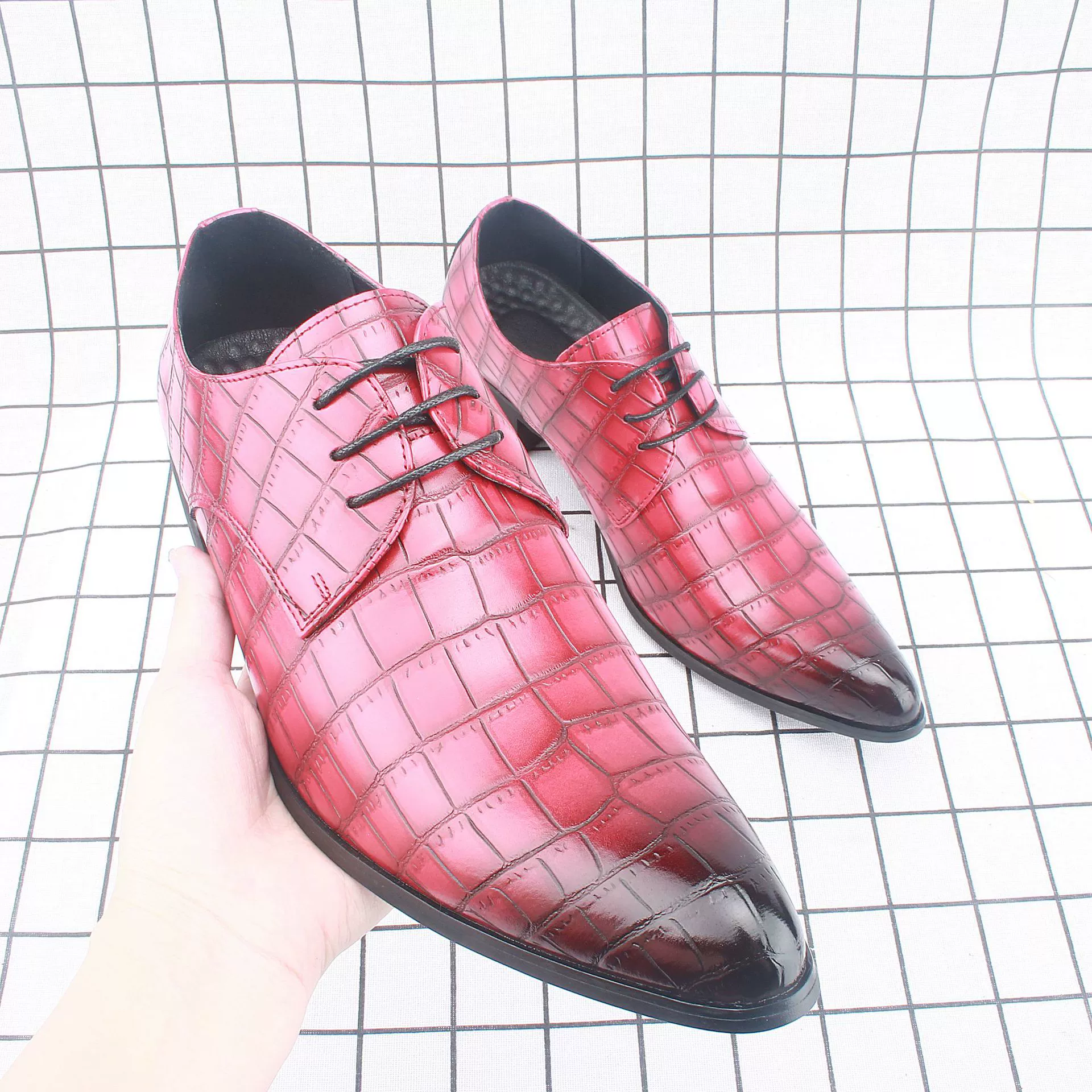 Мужские туфли 2025 с заостренным носком, модные туфли для бизнес-кэжуал, кожаные туфли, универсальные модные туфли на шнуровке 2722