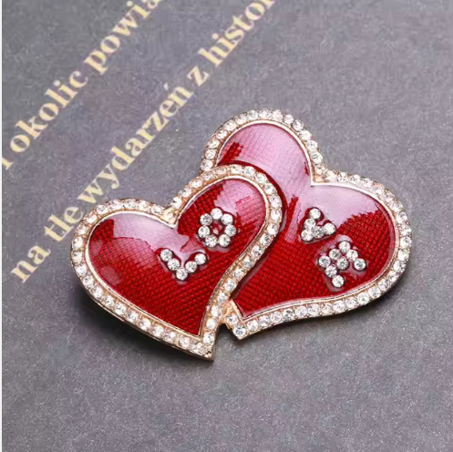 Elegante broche de corazón con diamantes para mujer y suéter_voghion.com