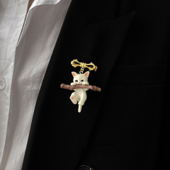 Factory direct sales cute cat brooch holding a branch, cartoon suit men's fixed decorative pin anti-exposure brooch for women