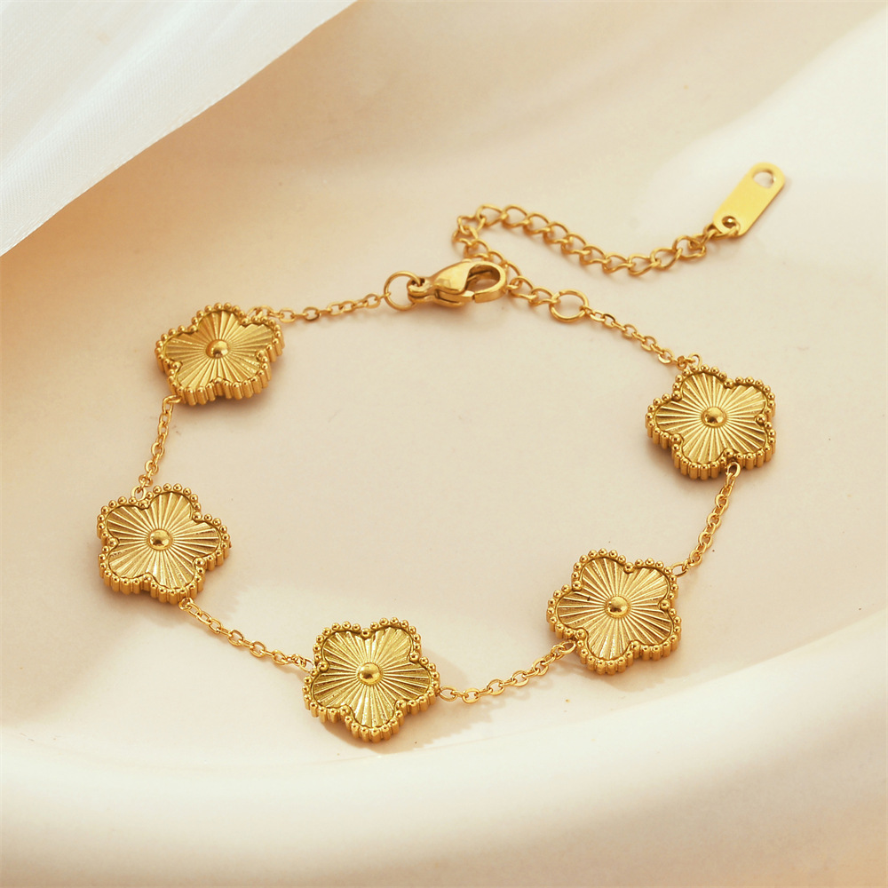 Ventas transfronterizas calientes nuevas pulseras de acero de titanio personalidad femenina de alto nivel diseño ligero de lujo moda temperamento versátil joyería de acero de titanio image 108