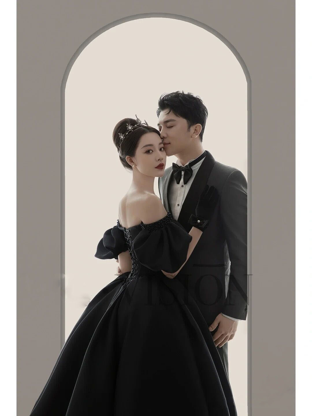(2개) 새로운 사진 스튜디오 테마 의류 프랑스 복고풍 스타일 커플 사진 초상화 새틴 퍼프 소매 블랙 웨딩 원피스