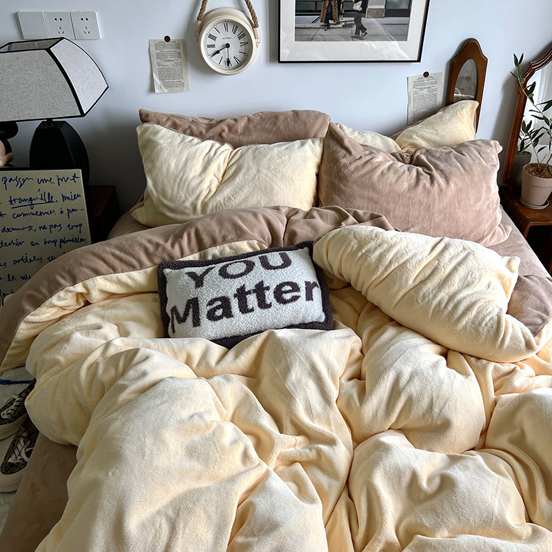 Cama de terciopelo de leche doble de color sólido de invierno juego de cuatro piezas engrosado más funda de edredón de terciopelo juego de tres piezas sábanas de dormitorio