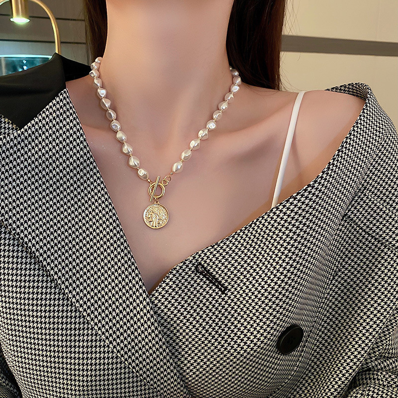 Collar de perlas con lazo de súper hada, cadena de clavícula de moda de lujo ligero francés, sentido de alta gama, joyería de nicho de arte, mujer al por mayor