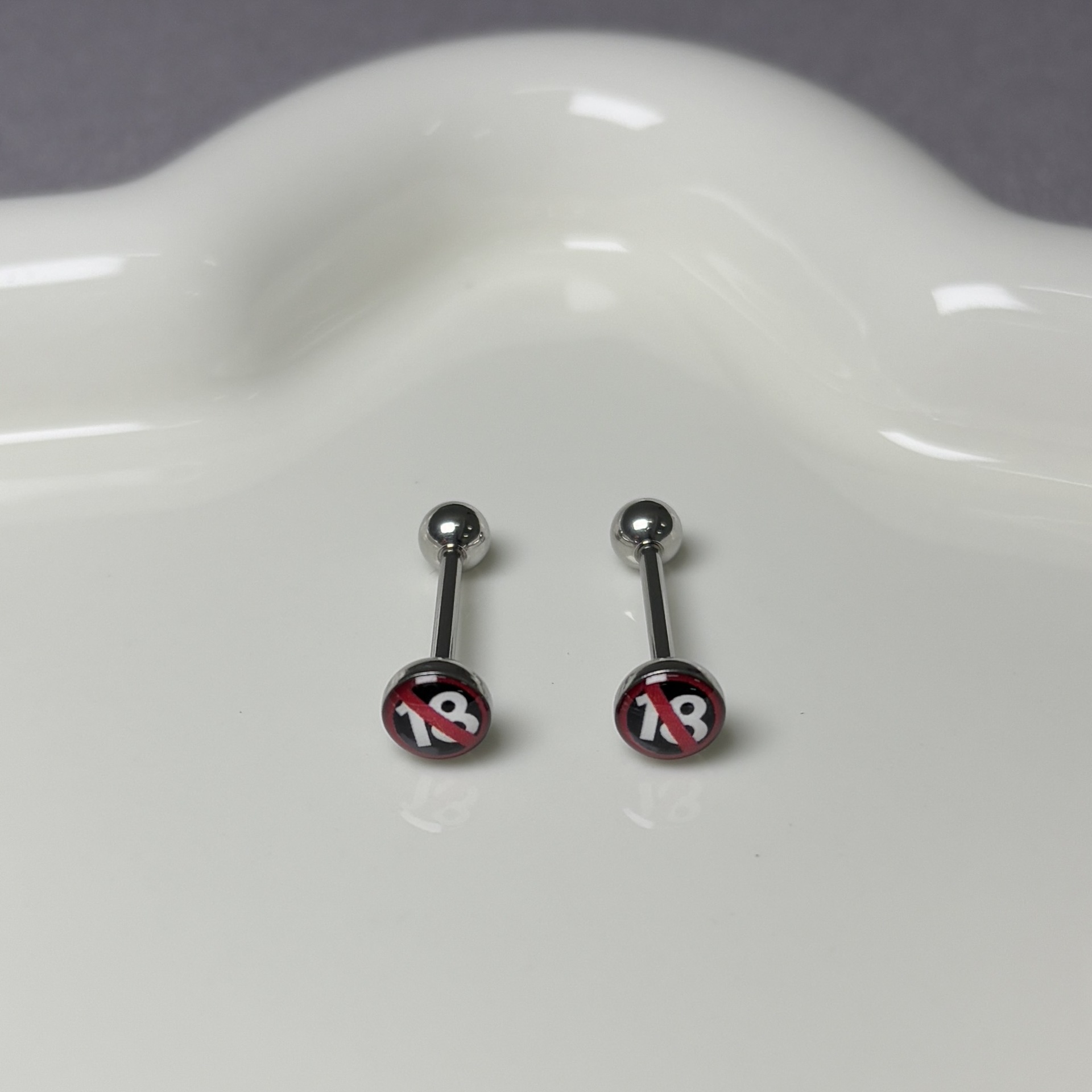 Silver pointed spike labret stud material detail