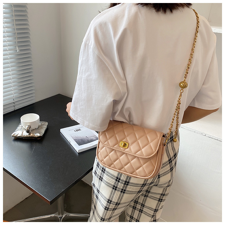 Fashion Rhombic Chain Solid Color Shoulder Messenger Small Square Bag display picture 9