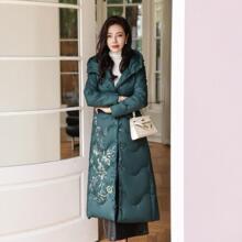2024秋冬新款中国风中长款羽绒服女民族时尚刺绣连帽白鸭绒外套