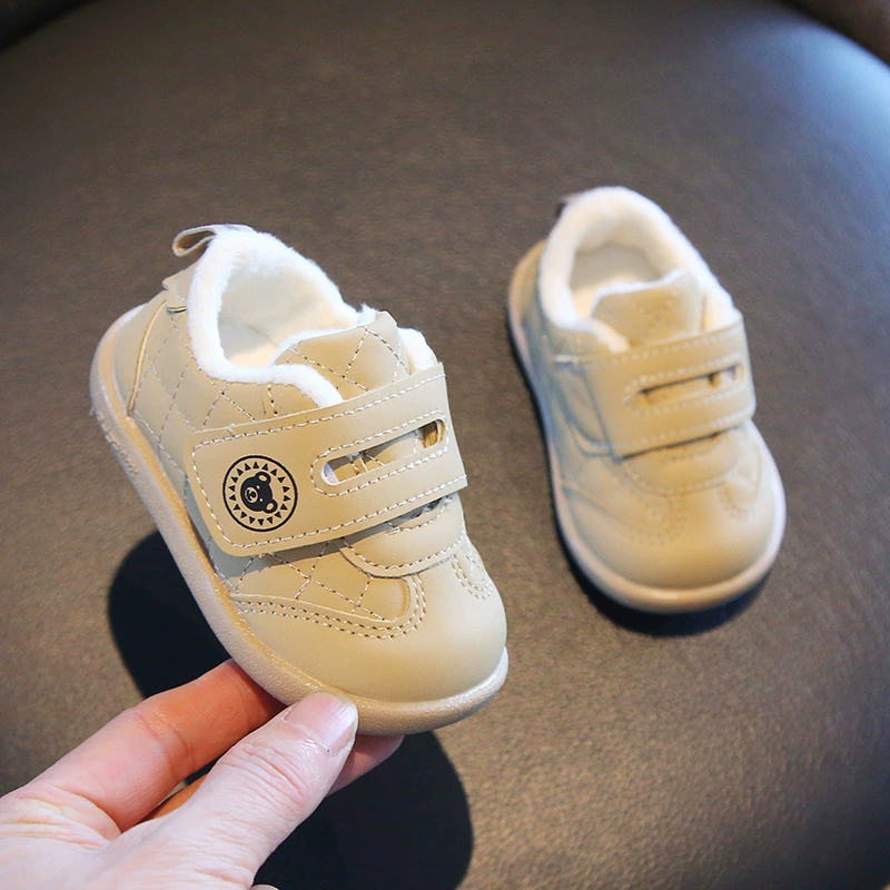 Осенние и зимние новые детские кроссовки нескользящие детские кроссовки короткая бархатная анти-пинать дети липучка хлопчатобумажные туфли