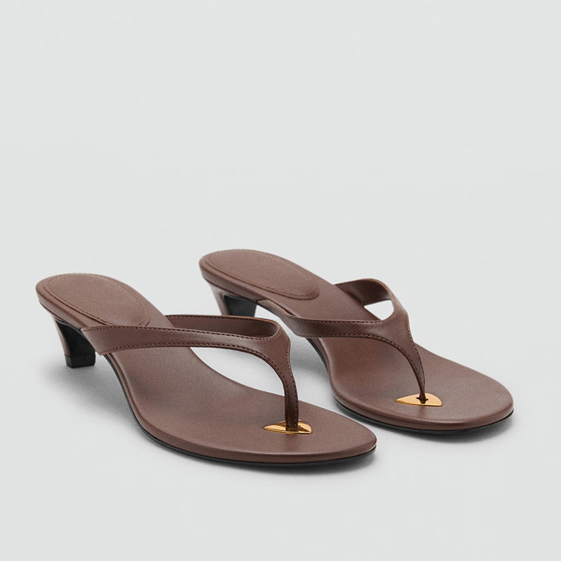 Slippers for Women Summer Outer Wear 2025 New Style Thong Metal Medium Heel Fashion Stiletto Sandals for Women Beach Flip-Flops for Women