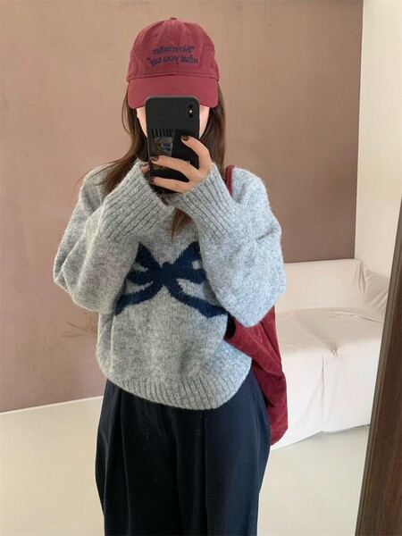 Demi-season knitted sweater with a round collar with bow