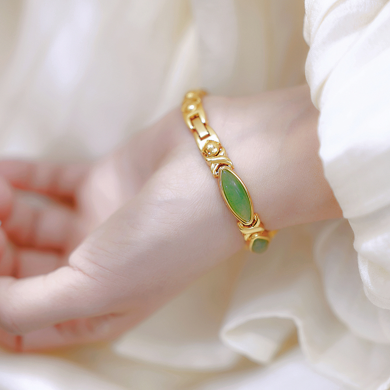 60g Weight Tempered Glass Mirror Material Fine Steel Strap Material Watch Classification Pointer Display Type Jewelry Buckle Buckle Style Oval Dial Shape Daily, Tea Party Occasion Quartz Movement Solid Color Pattern All Seasons Season Women's Gender Elegant, Classic Style Style Elegant Classic Style Solid Color Jewelry Buckle Quartz Watch 6