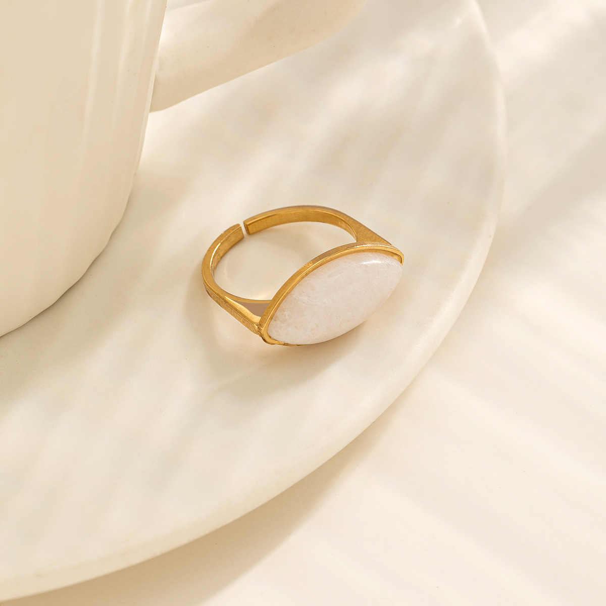 Elegant Lady Oval Agate Plating Inlay Opal 18k Gold Plated Open Ring display picture 4