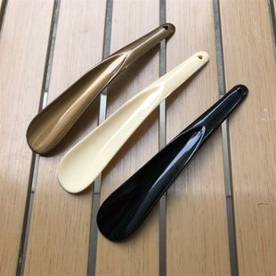 Factory direct sales of a variety of plastic small shoehorn shoes easy storage shoe lifting device