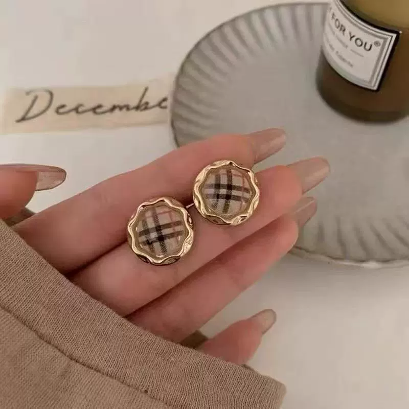 Серебряная игла, золотые универсальные ретро серьги, серебро 925 образец, интернет-знаменитость, стиль легкой роскоши, стиль высокого качества, яркий запоминающийся стиль