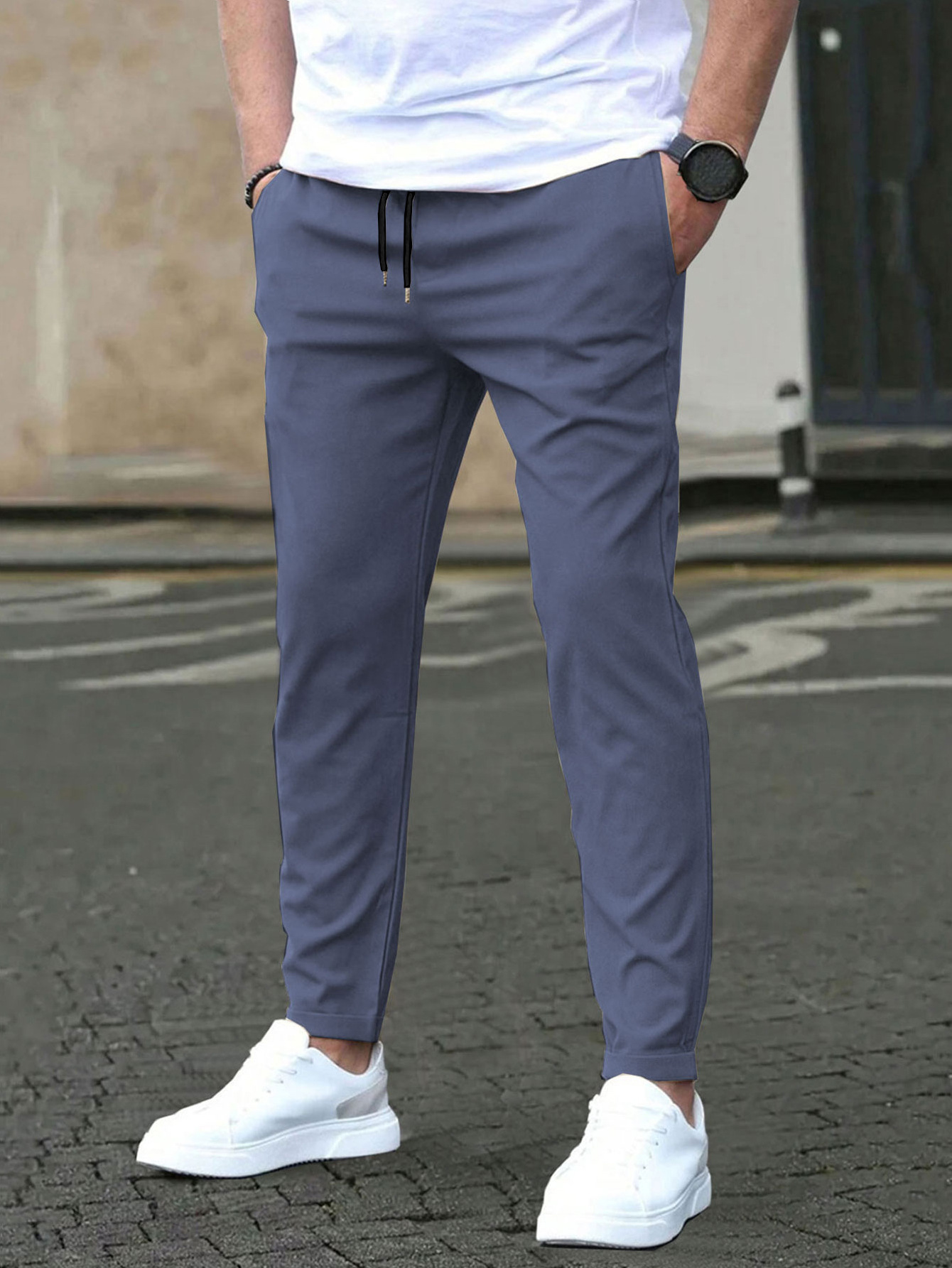 "Klassische Slim-Fit-Freizeithose für Herren mit Lederetikett – Polyester-Komfort für den Alltag in Schwarz, Khaki und Marineblau"_voghion.com