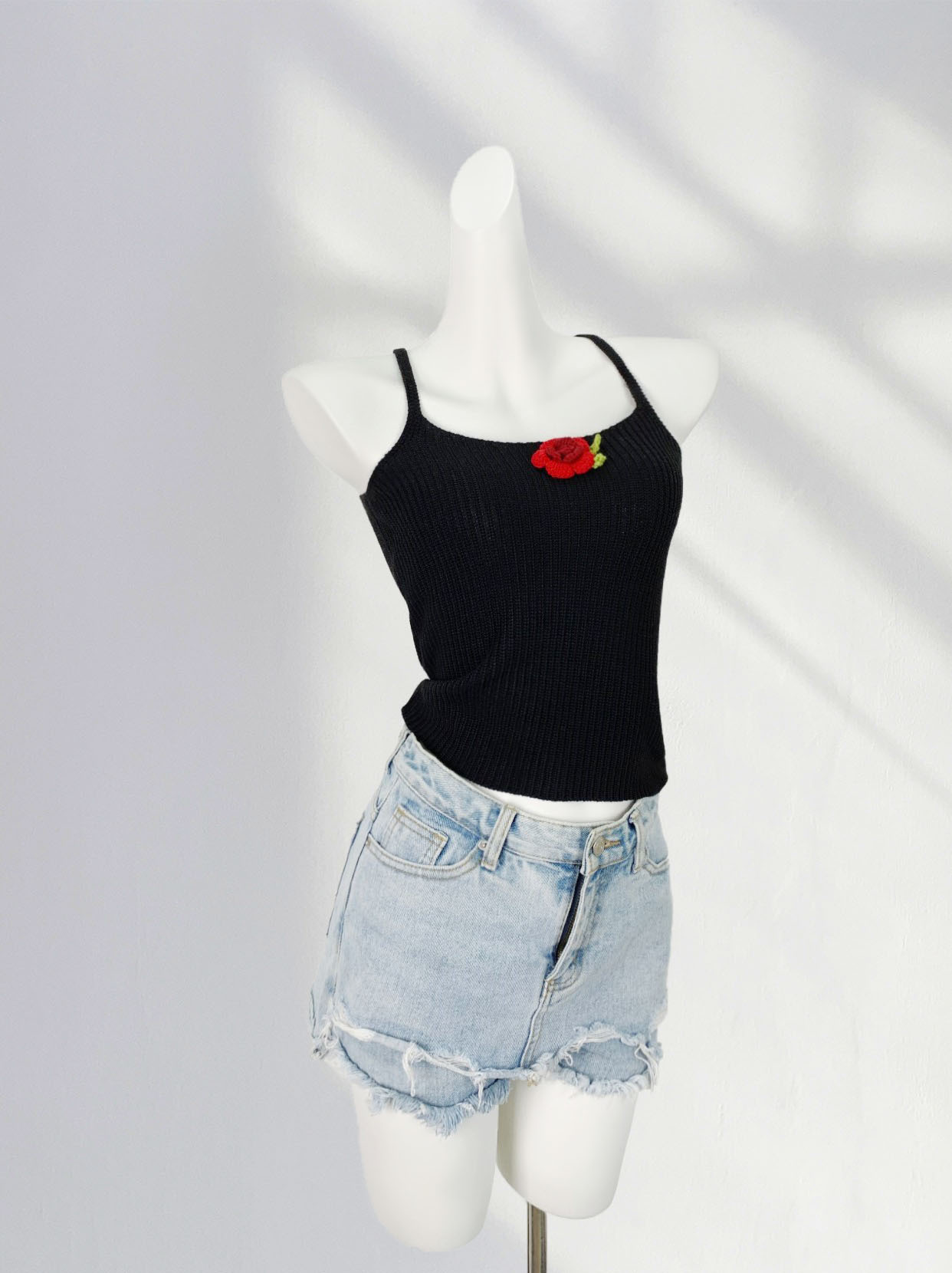 Genuine three dimensional knitted tank top