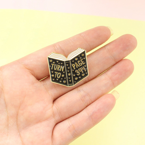 Fashionable creative brooch