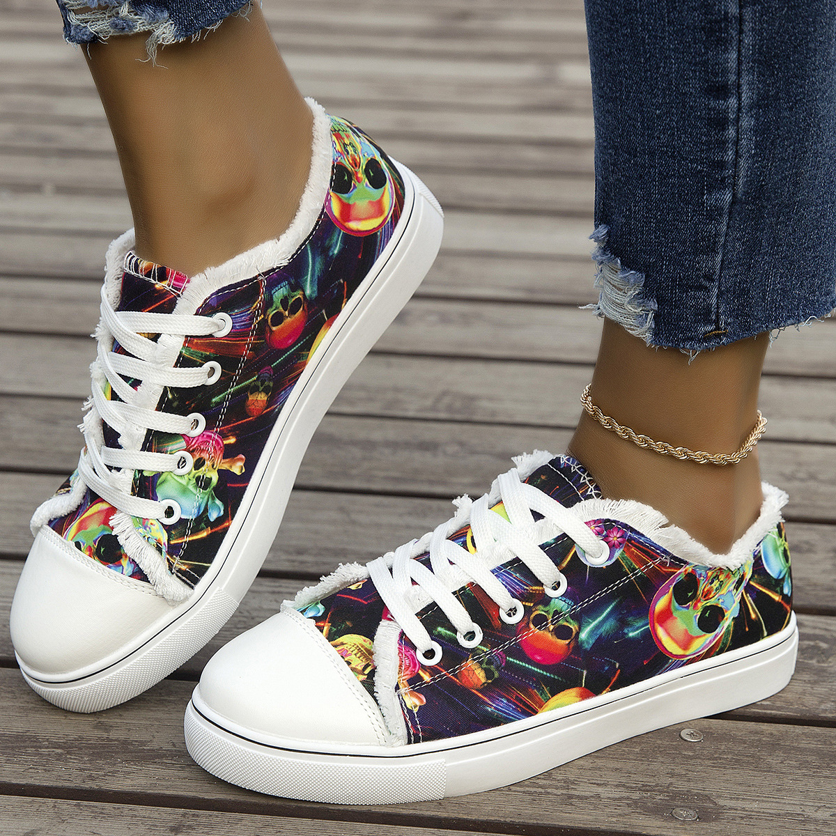 Large round toe versatile women's canvas with skull print flat bottomed board shoes_voghion.com