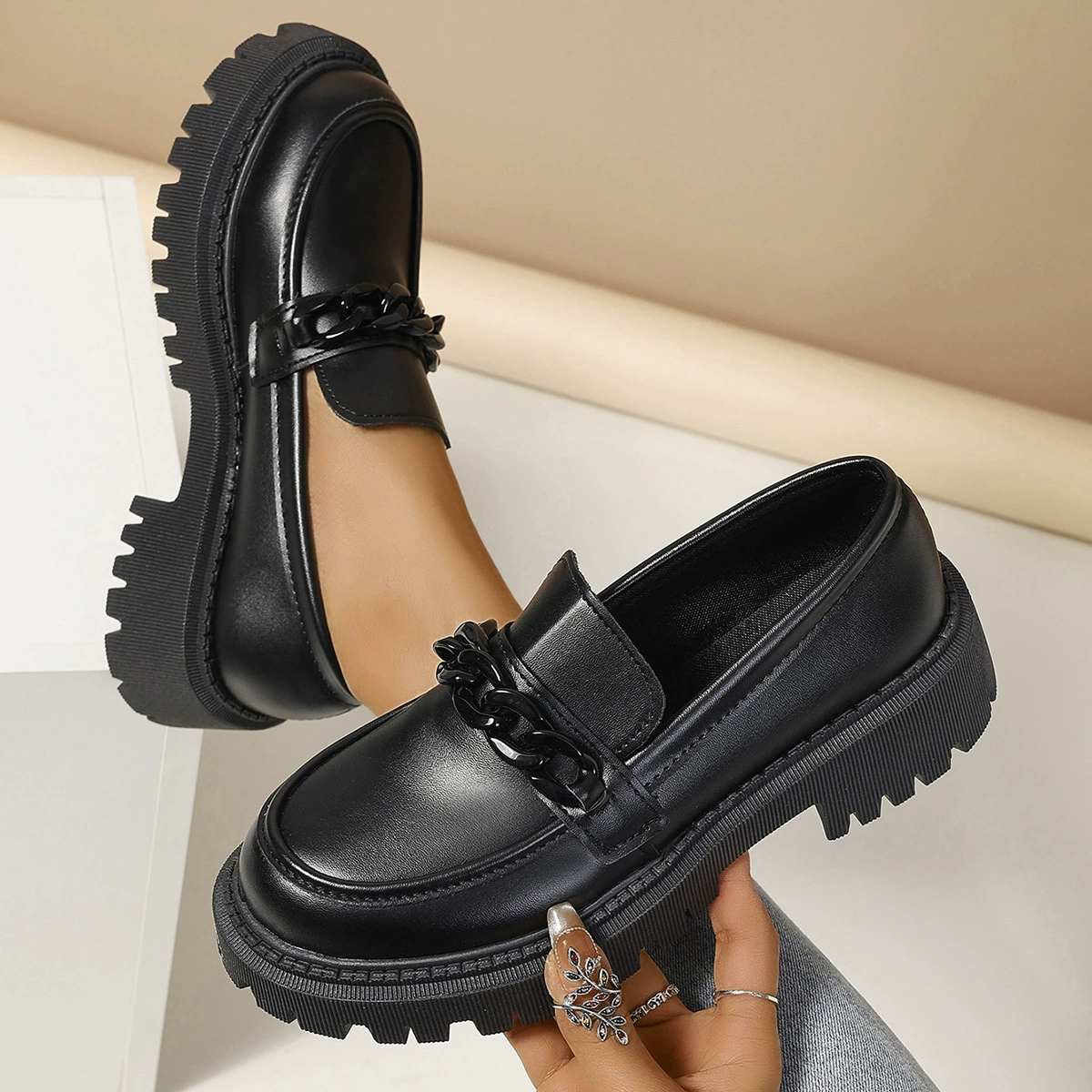 Женские лоферы 2025: Новинка весны и осени, британский стиль, кожаные туфли на низком каблуке, большие размеры, удобные женские туфли без застежек
