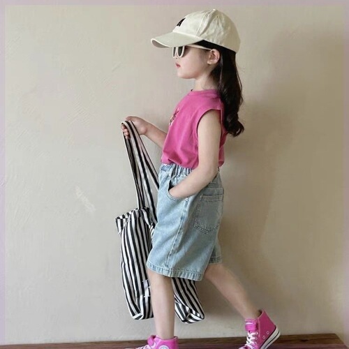 Girls 'denim shorts summer 2025 new Korean style fashionable children's cartoon vest five-quarter pants mid-pants two-piece set