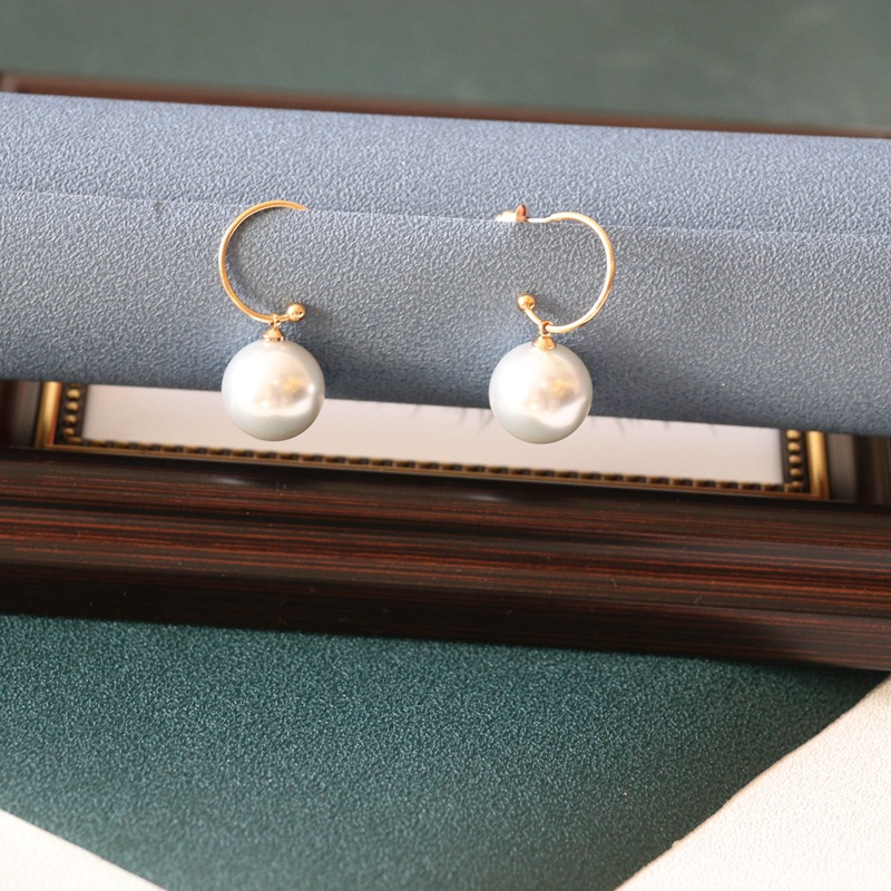 White Big Pearl C-shaped Simple Earrings display picture 4