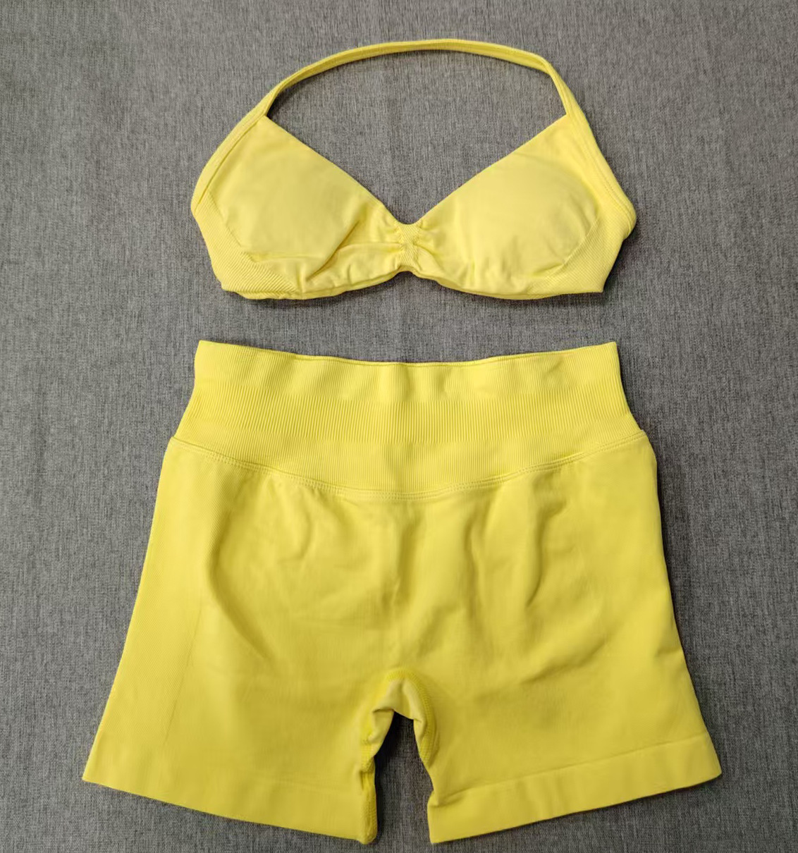 Conjunto DF Amazon pantalones cortos explosivos sujetador pequeño alto elástico superfino nailon halter cuello hermoso chaleco deportivo trasero