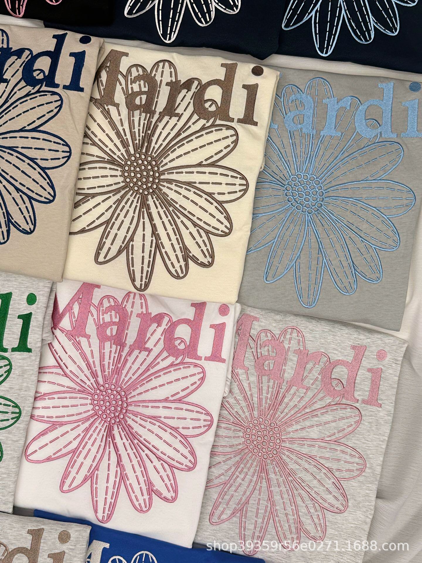 26 New Korean Style In-Stock Mardi Short-Sleeve T-Shirt with Daisy Embroidery, Same Style as Kim Go-Eun, Loose and Versatile Top for Women