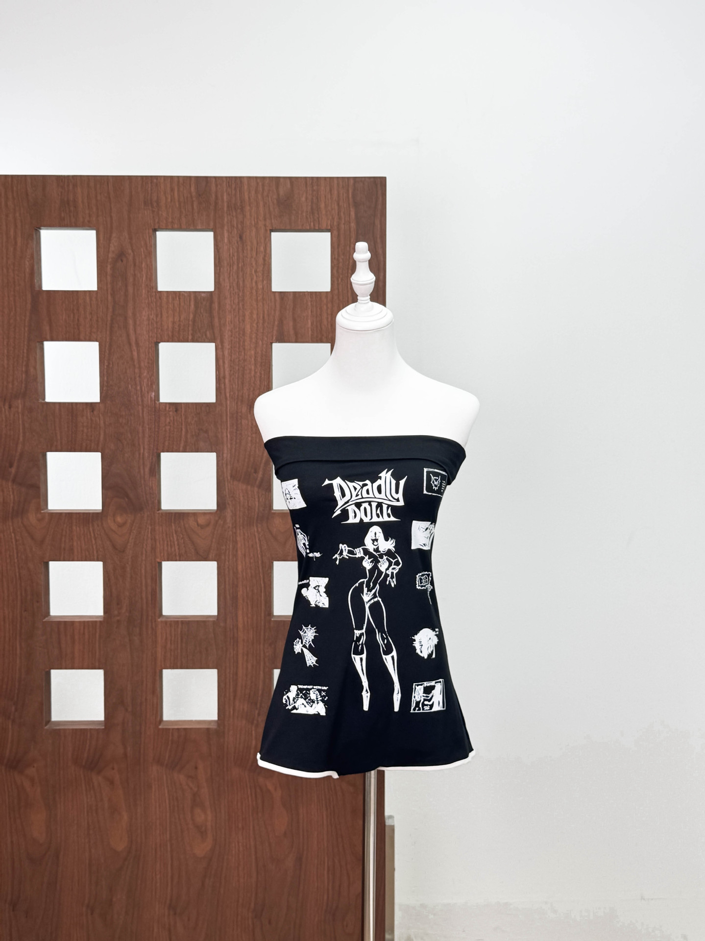 DeadlyDoll ~ estilo de cómic americano estampado en el pecho pantalonos retrógrados delgados pantalones ultra cortos
