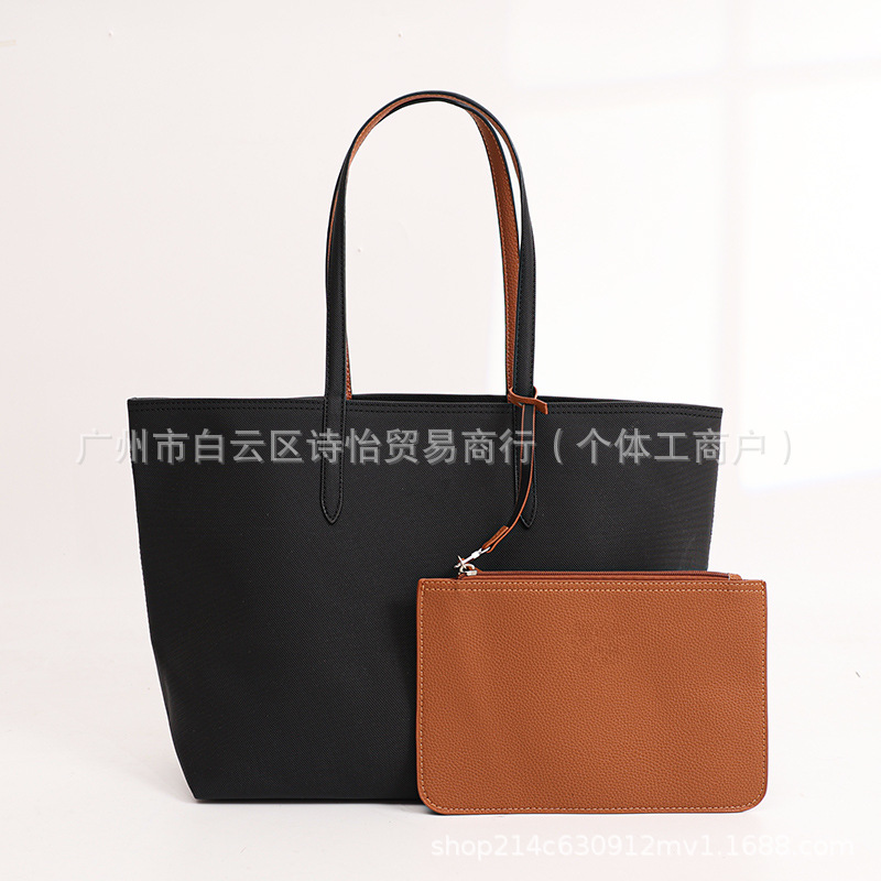 갈색이 섞인 검정색