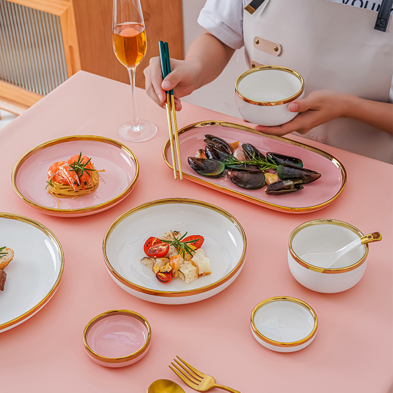 Vajilla de cerámica con borde dorado, combinación creativa de tazones