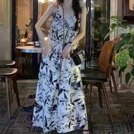 水墨画v领吊带连衣裙女夏季茶歇法式宽松慵懒休闲度假碎花长裙子