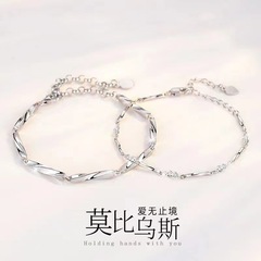 平安は赤い縄と田玉のブレスレットを掛けます。