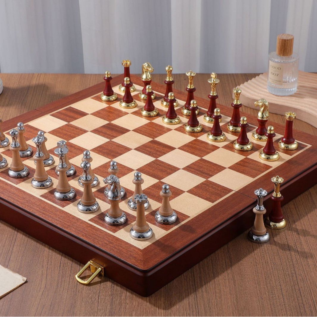 Juego de caja de regalo de alta gama de ajedrez explosivo transfronterizo, tablero de ajedrez plegable de madera maciza, piezas de metal, ajedrez, Europa retro