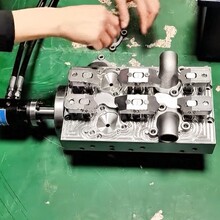 CNC�ӹ��ܵ����^��Һ���A�ߊA��������ɄӶ�λ���ȸ��b�A����