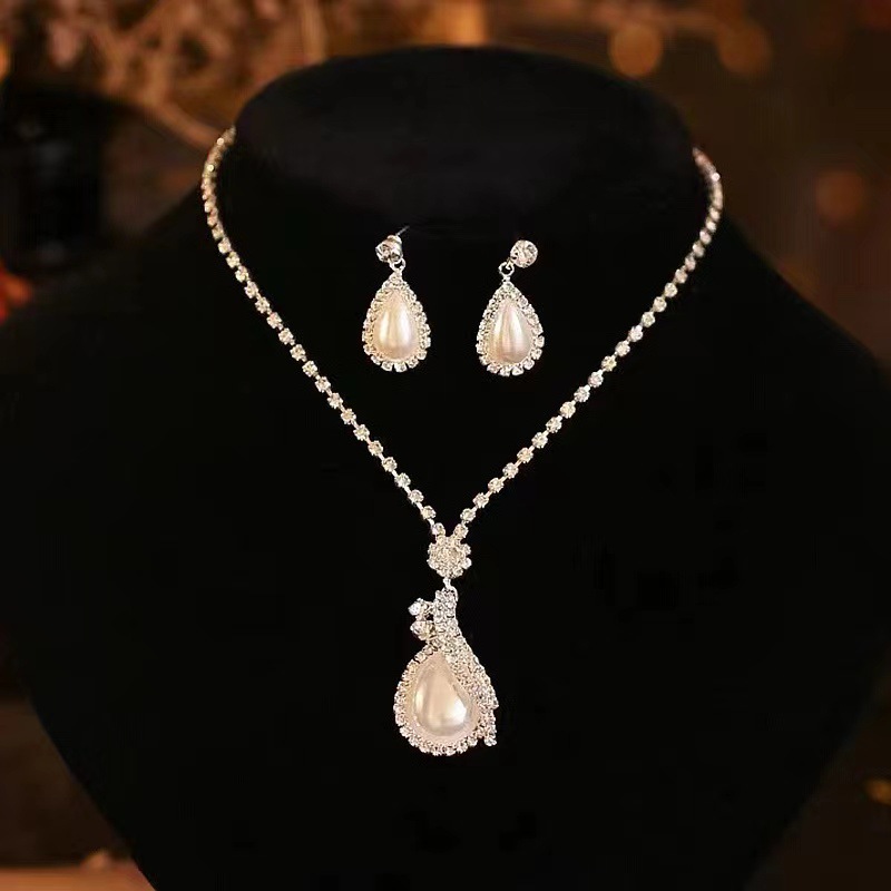 fashionable elegant pendant pearl