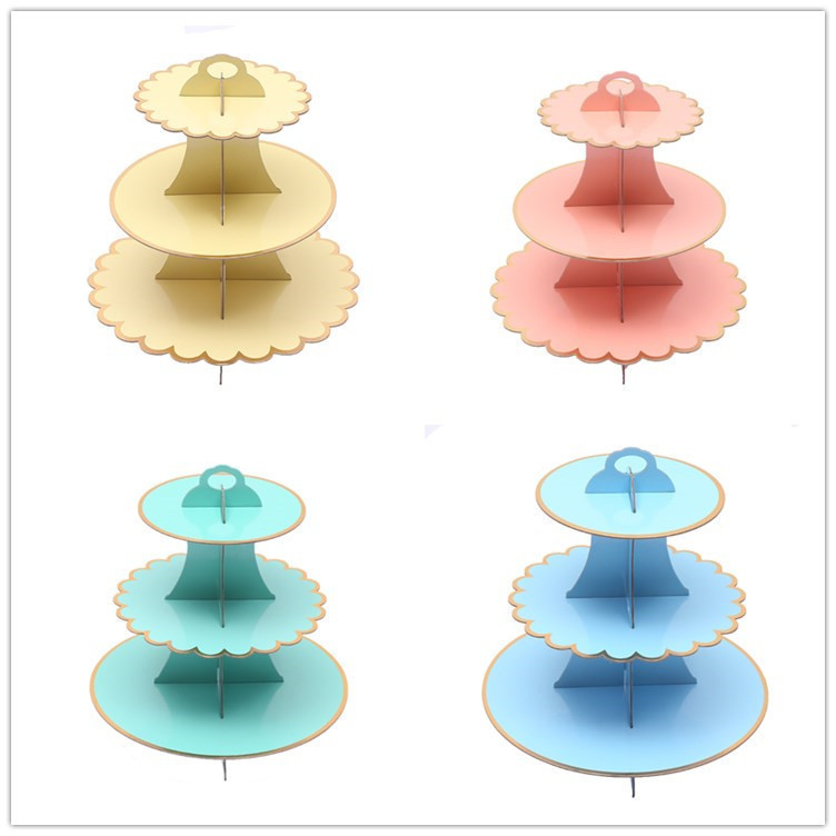 En stock monocromo de tres capas de pastel dorado soporte desechable mesa de postre creativo postre pantalla soporte bandeja traje