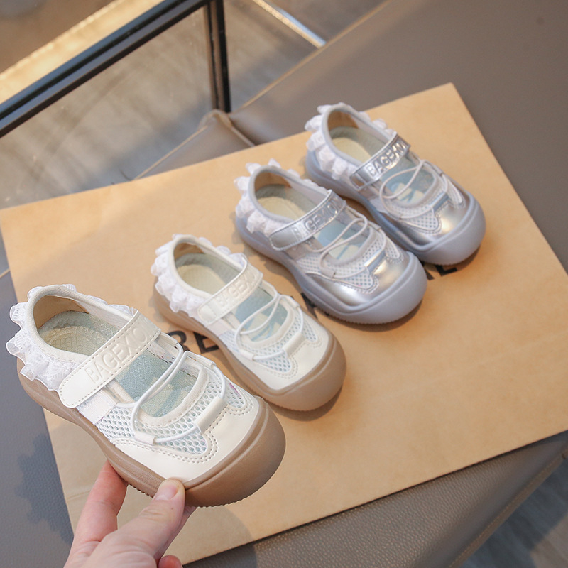 Sandalias de ballet para niñas 2025 verano nuevos zapatos de red individuales deportivos casuales para niños zapatos de princesa de suela blanda