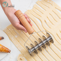Wooden handle stainless steel pizza wheel knife, 6-wheel dough cutting knife, lace multi-wheel pie wheel knife, flour strip cutting, dough stick cutting