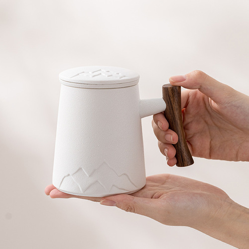 Creative tea separation cup, personal ceramic cup, good-looking tea cup, office mug, festival gift wholesale