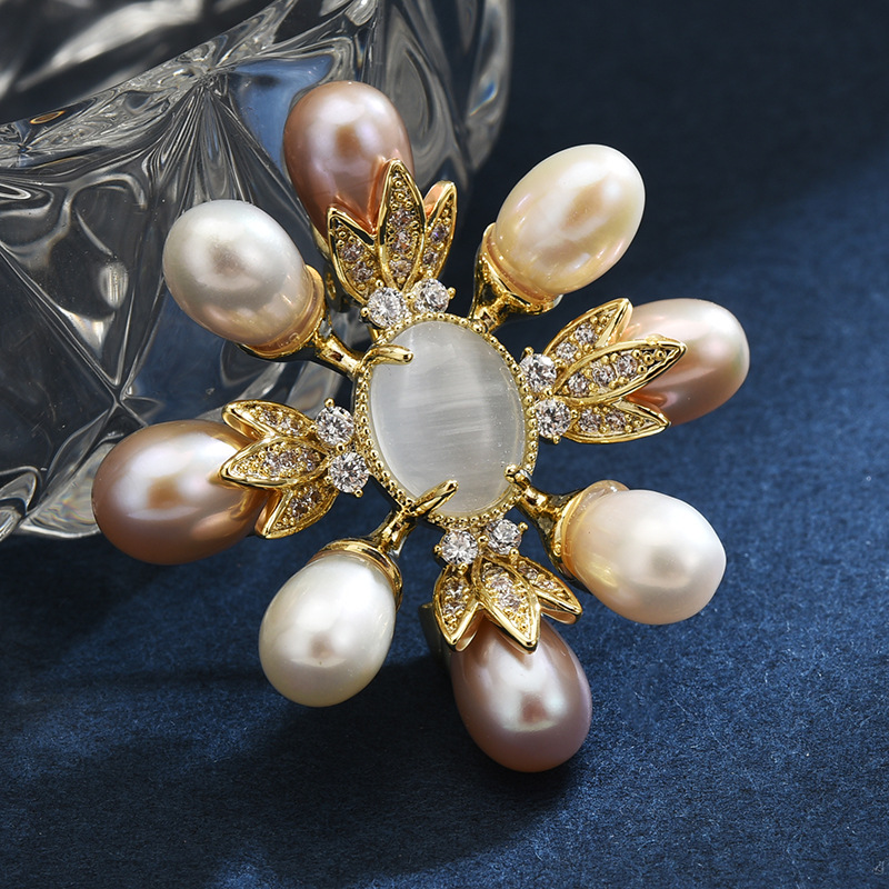 New Retro Natural Pearl Brooch Women's Fashion Inlaid Zircon Simple Brooches Temperament Clothing Corsage Pins