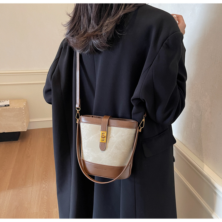 2024 New Korean-style trendy single-shoulder bag, niche design, underarm bag, fashionable and casual bucket bag, crossbody women's bag undefined