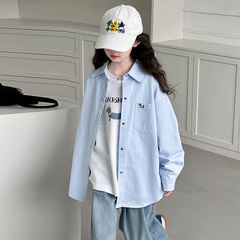 ネットの赤い女の子の韓国版のファッションの百合の純色の襟の上着の中で大きい子供の春秋の新型の洋気の漫画のシャツの潮
