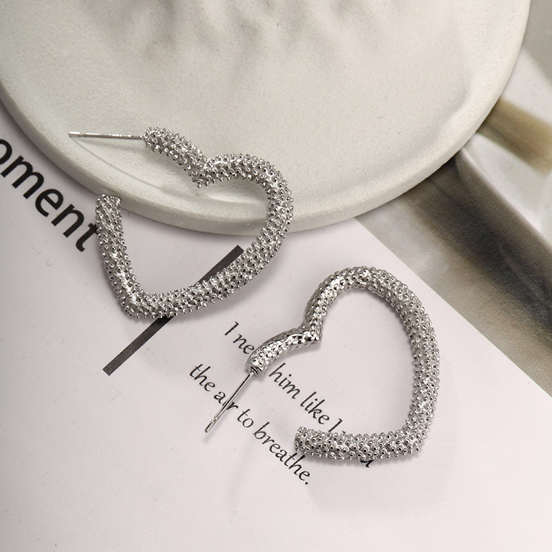 Xuping joyería de acero inoxidable simple pendientes de moda europea y americana personalidad en forma de C bambú junta torsión amor pendientes de orejas para mujeres