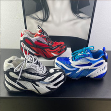 ����縴�Ŷ��鶤�����������ϵ�ЬŮ����ʱ�и��Գ��������˶�Ь