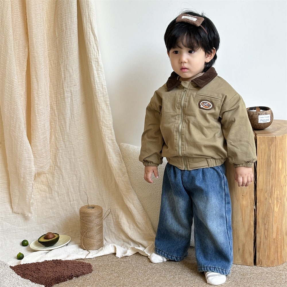 Chaqueta de niño ropa de otoño e invierno 2024 nuevos niños guapos traje retro estilo de Hong Kong chaqueta gruesa acolchada para bebé