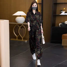 时尚套装女2026年夏季洋气显瘦翻领拉链印花短袖宽松阔腿裤两件套