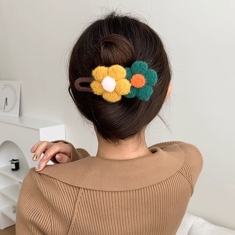 Pinza de pico de pato con placa de flores, pinza para el cabello de felpa de otoño e invierno, cabeza trasera grande para mujer, pinza para el cabello con placa de sensación de alta calidad, horquilla, tocado
