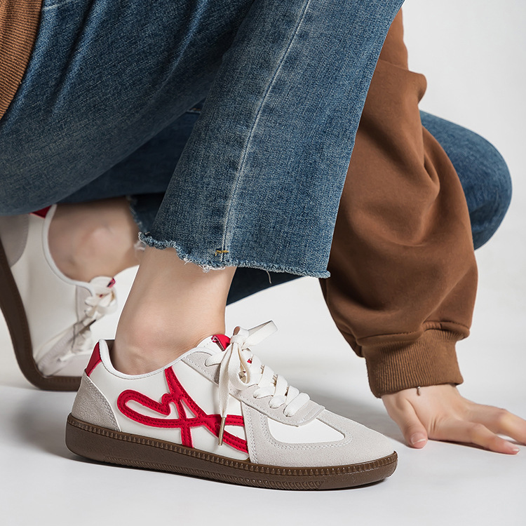Pareja de zapatos de entrenamiento alemanes retro zapatos deportivos casuales de moda coreana zapatos blancos ligeros cómodos zapatos de mujer F8863