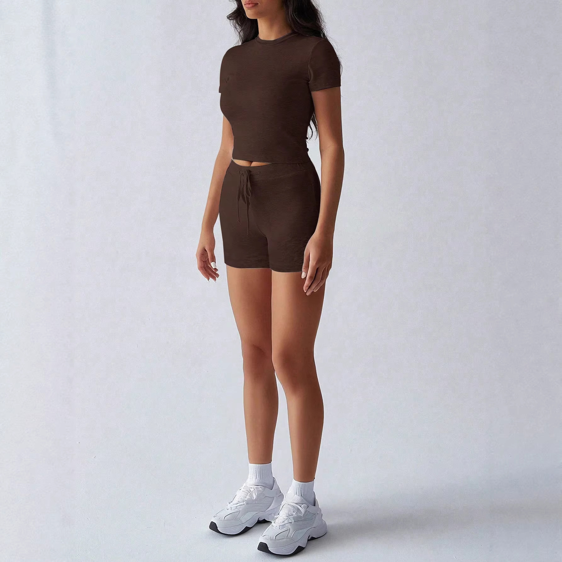 Neues grenzüberschreitendes europäisches und amerikanisches Yoga-Sport-Set für Damen: Einfarbiges Kurzarm-Shorts-Set mit Bindegürtel in verschiedenen Farben_voghion.com
