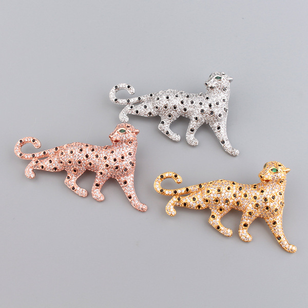 Retro brooch with zircon